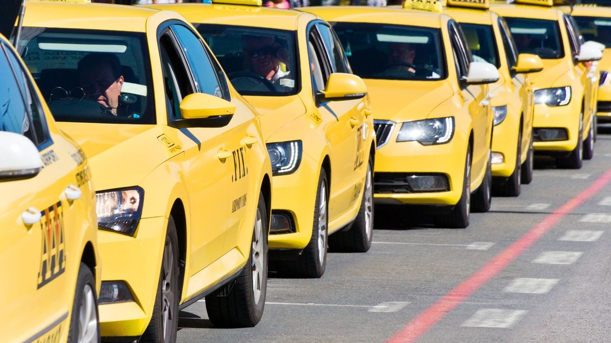 Taxikáři svolávají do Průhonic protest, chtějí dostat kompenzace